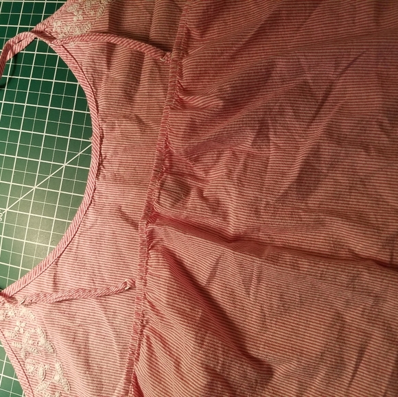 Old Navy XXL Red & White Adj Straps Embroidered - Picture 5 of 5